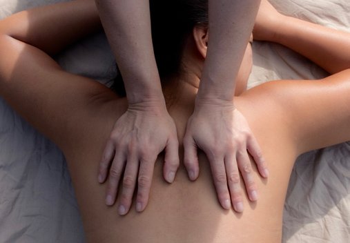 Rücken- Nackenmassage Muskellockerung